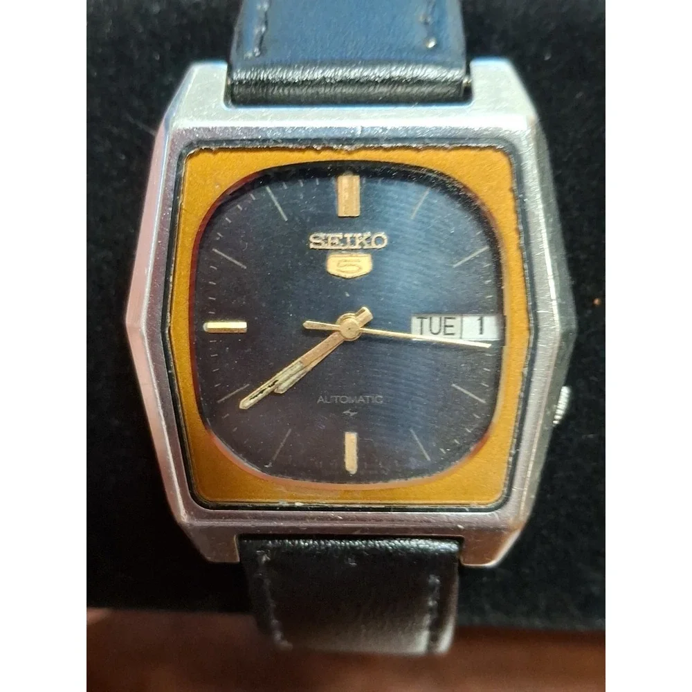 Vintage Mens Seiko 5 Automatic 33mm Watch 7009-5560A1. 17 Jewels, Self Winding.